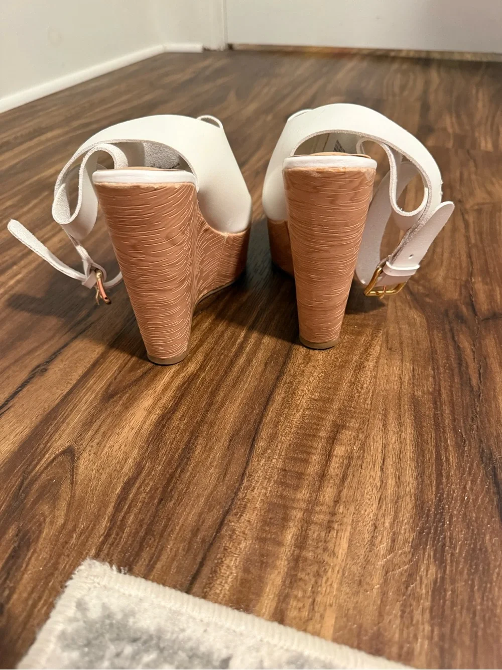 ShoeDazzle White Platform Wedge Sandals